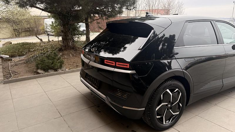 Hyundai Ioniq 5 (2021) Style 73kWh,REZERVOVÁNO - fotka 39 z 45