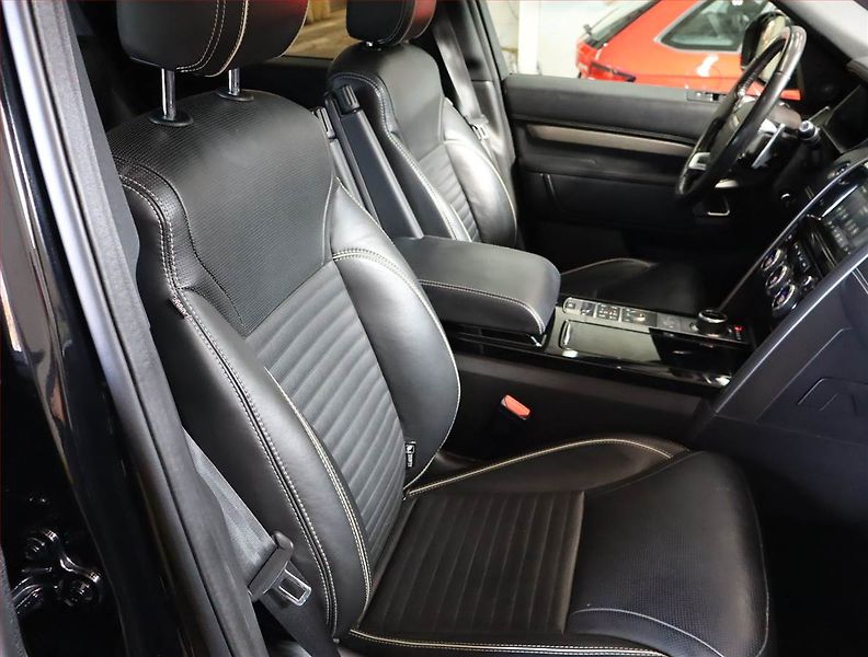 Land Rover Discovery (2018) 3.0 Td6 - fotka 9 z 26