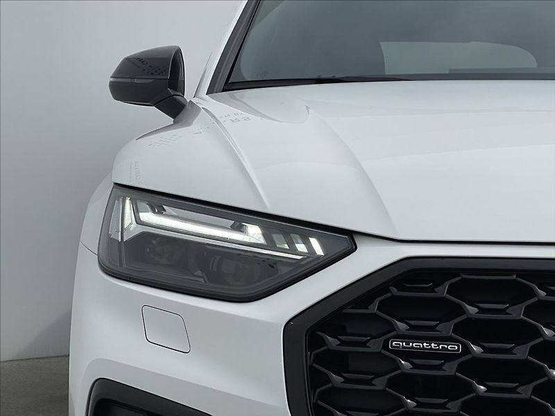 Audi Q5 2,0 TDI quattro S line  Sportb - fotka 20 z 23