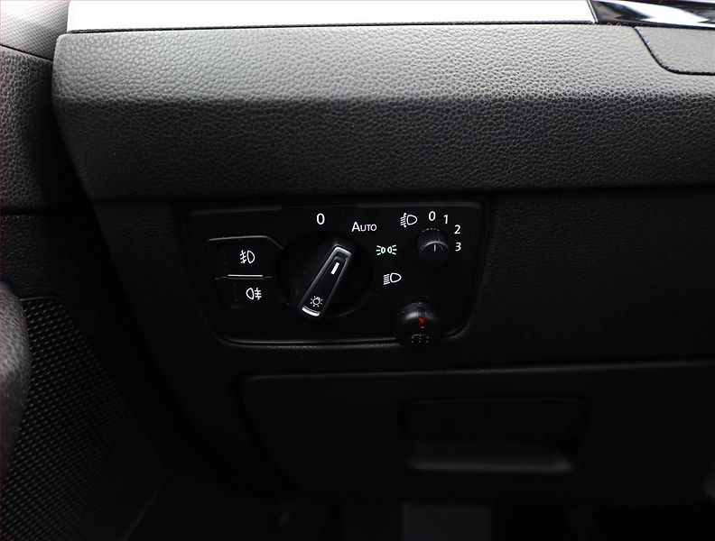 Volkswagen Passat (2015) 2.0 TDI, Navi, Tempomat - fotka 15 z 18