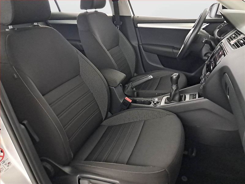 Škoda Octavia (2018) Ambition 1.6 TDI, ČR,1.maj - fotka 9 z 24