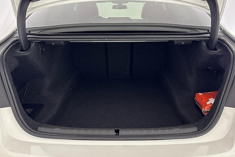 BMW Řada 5 540i xDrive - fotka 10 z 26