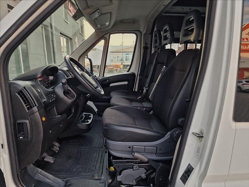 Citroën Jumper 2.2HDI L2H2 6-míst,ČR,1.Maj. - fotka 20 z 45