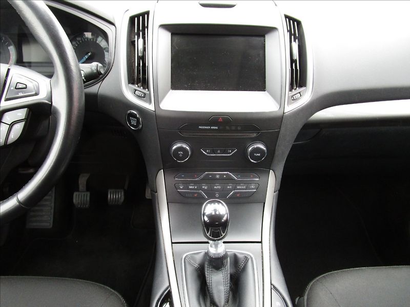 Ford Galaxy 1.5 EcoBoost, aut. Klima, 7 mí - fotka 9 z 46