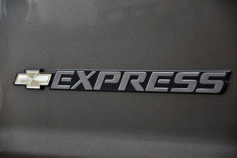 Chevrolet Express EXPLORER LIMITED SE 6.6 V8,DPH - fotka 52 z 55