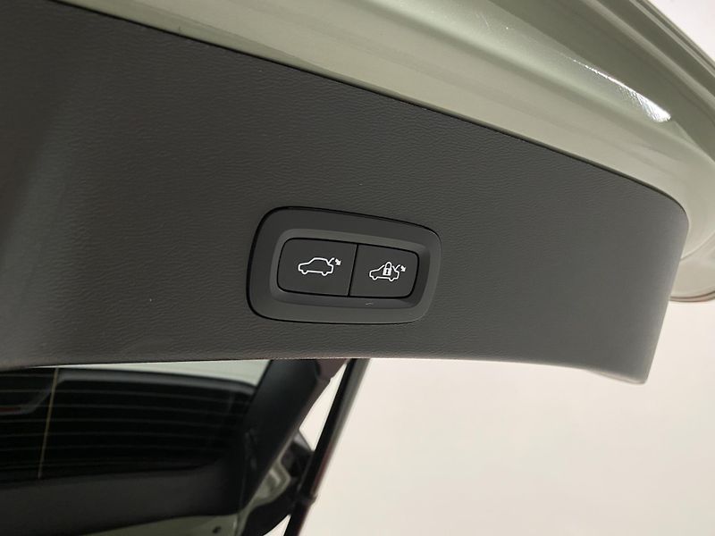Volvo XC40 PURE ELECTRIC RECHARGE TWIN - fotka 31 z 58