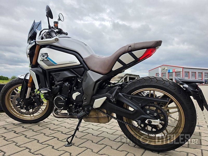 CFMOTO 700 CL-X Heritage (2022) - fotka 8 z 16