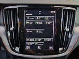 Volvo V60 B4 FWD Momentum Pro,ČR,1.Maj. - náhled 28