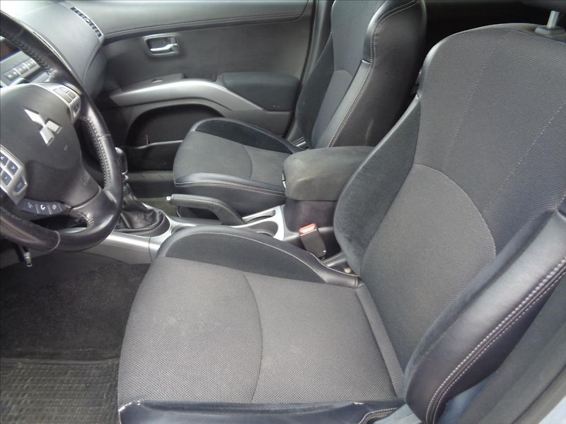 Mitsubishi Outlander 2,2 - fotka 12 z 14