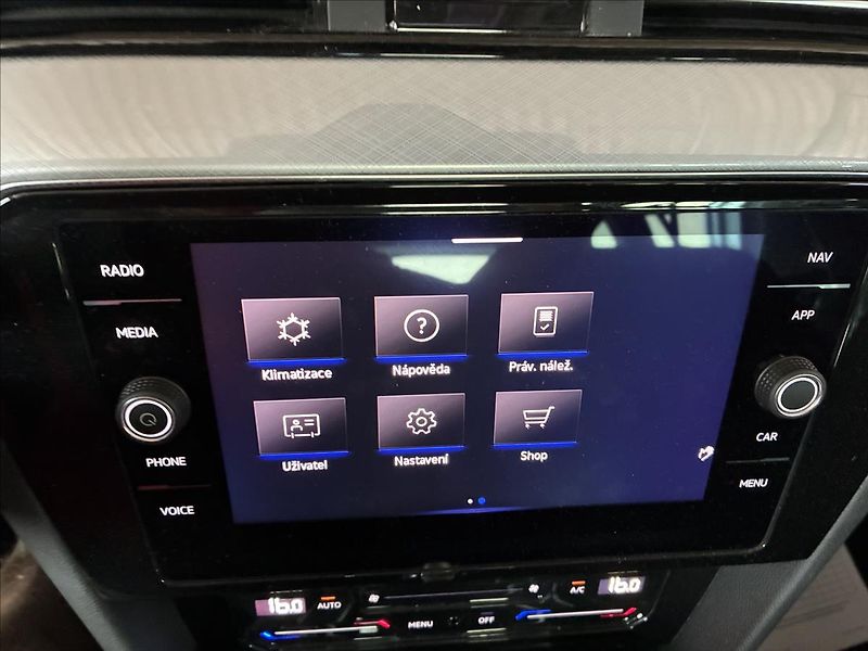 Volkswagen Passat 2,0 TAŽNÉ,KAMERA,APP-CONNECT - fotka 21 z 31