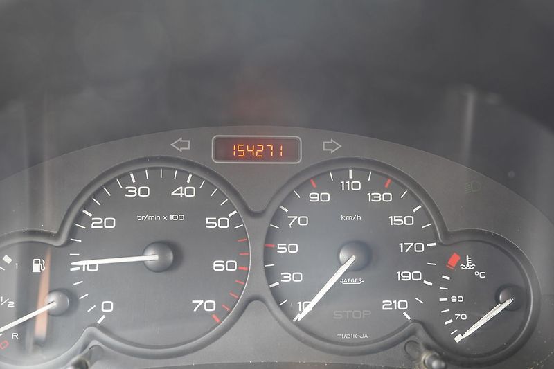 Peugeot Partner 1.4i, ČR, 5 míst - fotka 26 z 26