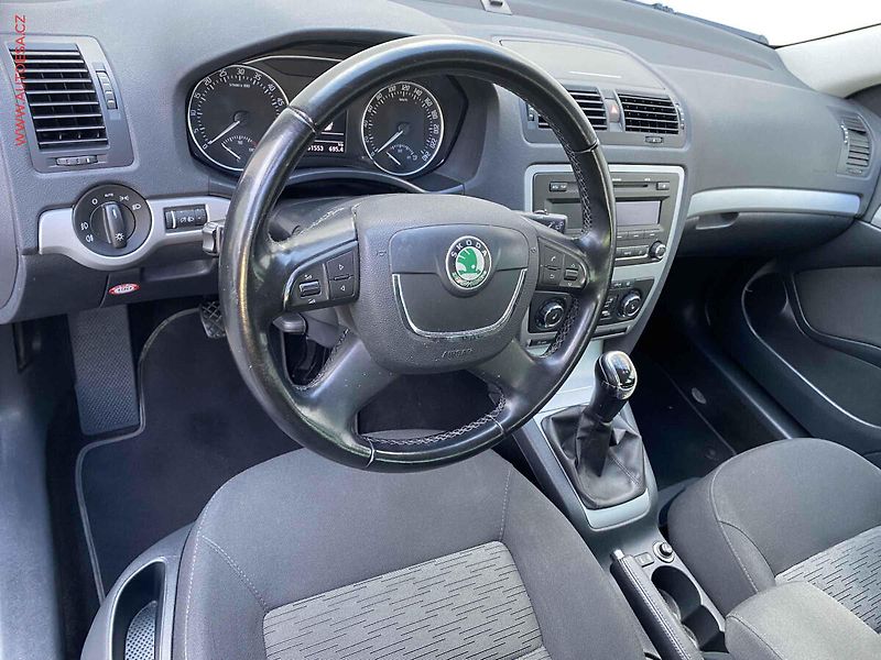 Škoda Octavia (2013) 2.0 TDi, Ambiente, TZ - fotka 12 z 16