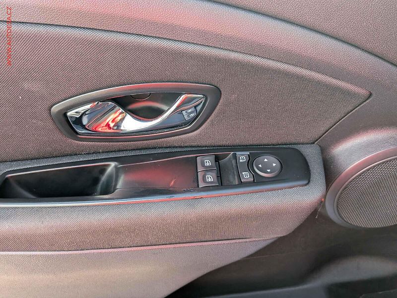 Renault Mégane (2015) 1.5dCi, AC, temp - fotka 13 z 17