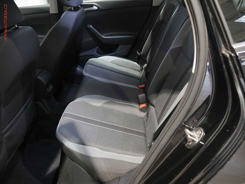Volkswagen Polo (2019) 1.0 TSI, 2.maj,ČR, AC, temp. - fotka 10 z 17