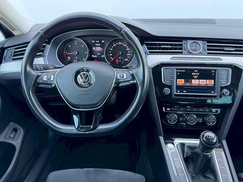 Volkswagen Passat (2016) 2.0 TDI 110kW HighLine - fotka 9 z 35