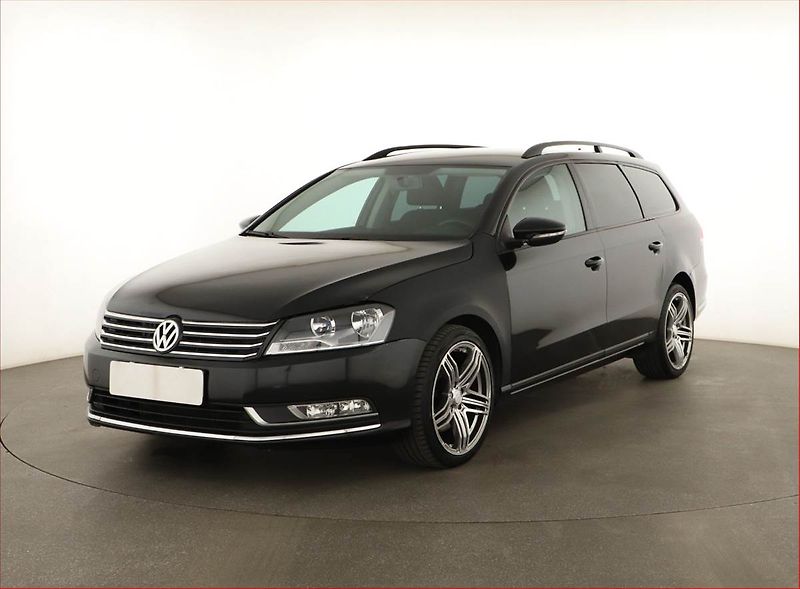 Volkswagen Passat (2011) 1.6 TDI, nová STK - fotka 2 z 13
