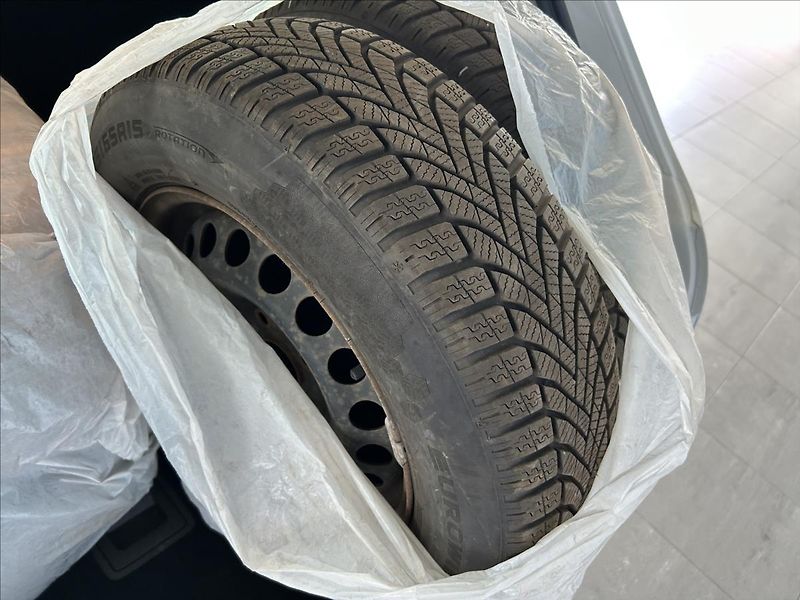 Volkswagen Golf 1,2   TSI 77kW,SERVISKA - fotka 19 z 20
