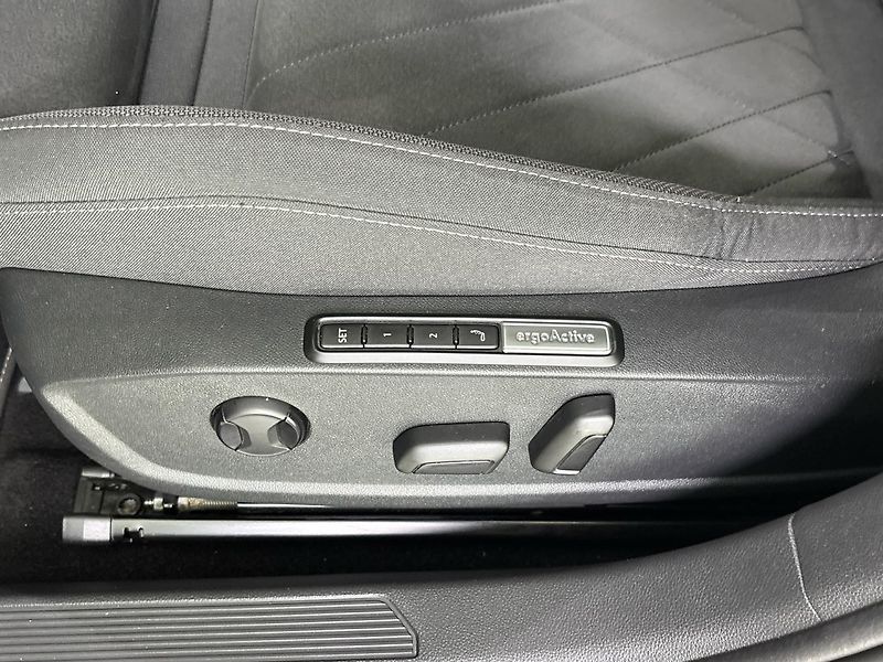 Volkswagen Golf Style DSG - fotka 27 z 28