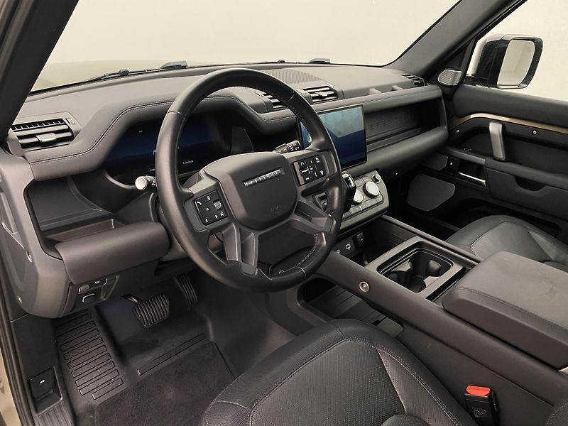 Land Rover Defender 130 D300 SE AWD AUT CZ - fotka 4 z 58