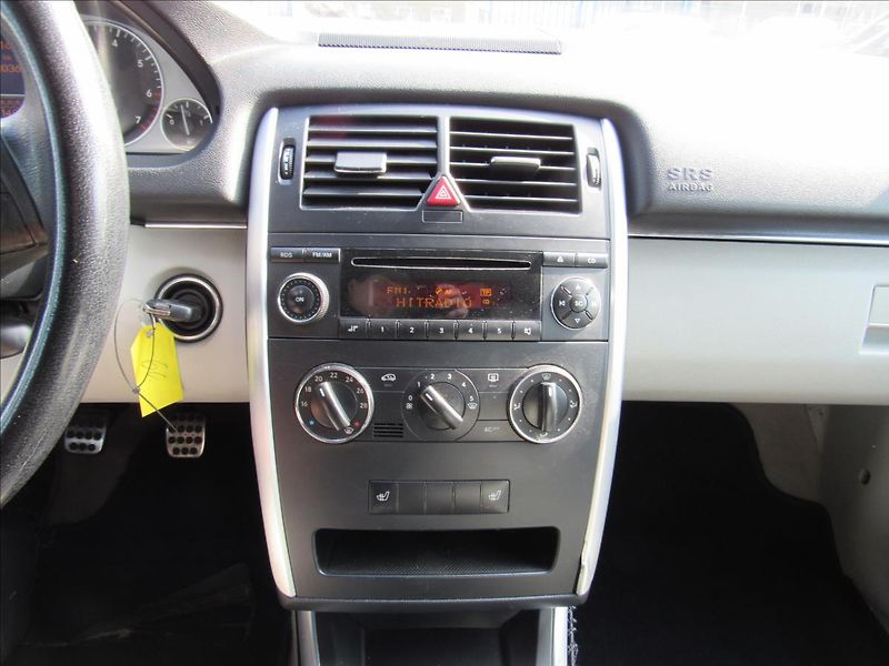 Mercedes-Benz Třídy B 2,0 Turbo B200 - fotka 15 z 25