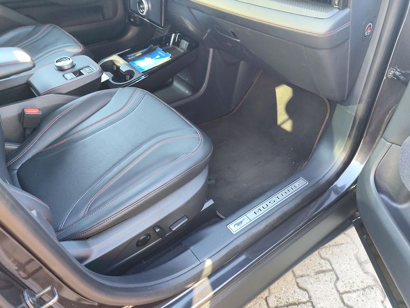 Ford Mustang Mach-E (2022) Mustang Mach E AWD - fotka 23 z 38