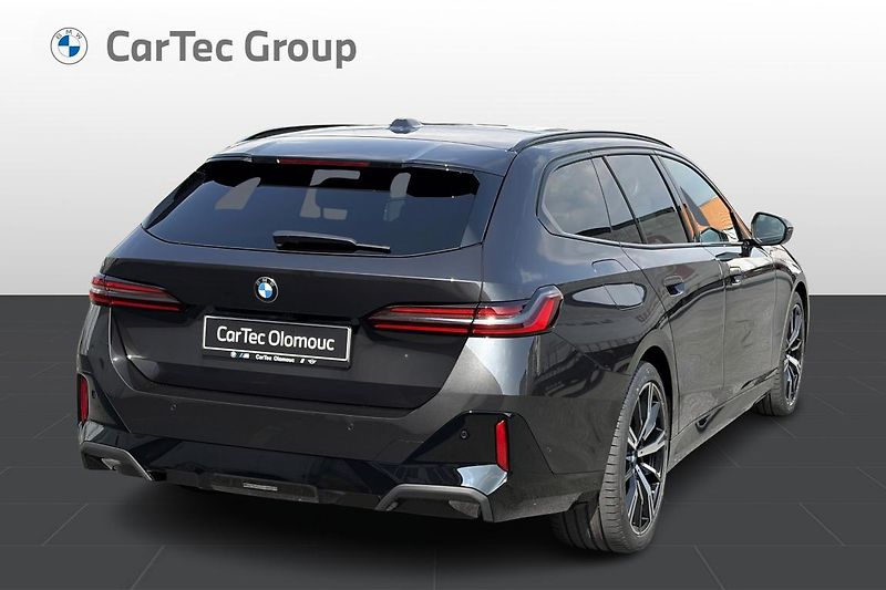 BMW Řada 5 540d xDrive Touring - fotka 7 z 10