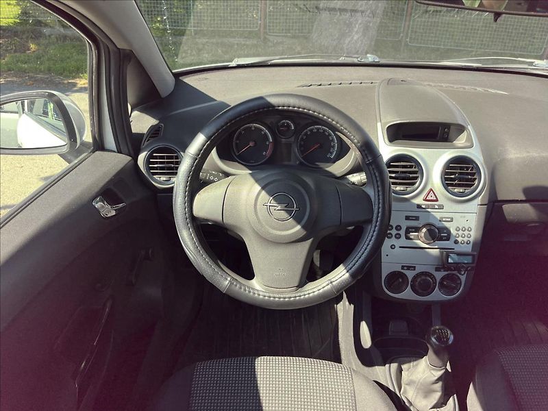 Opel Corsa 1,3 CDTi  Nová STK,Tažné,Klima - fotka 14 z 40