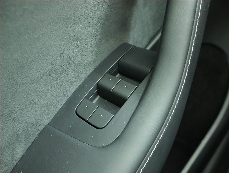 Tesla Model Y (2023) RWD LFP 60kWh, SoH 96% - fotka 16 z 20