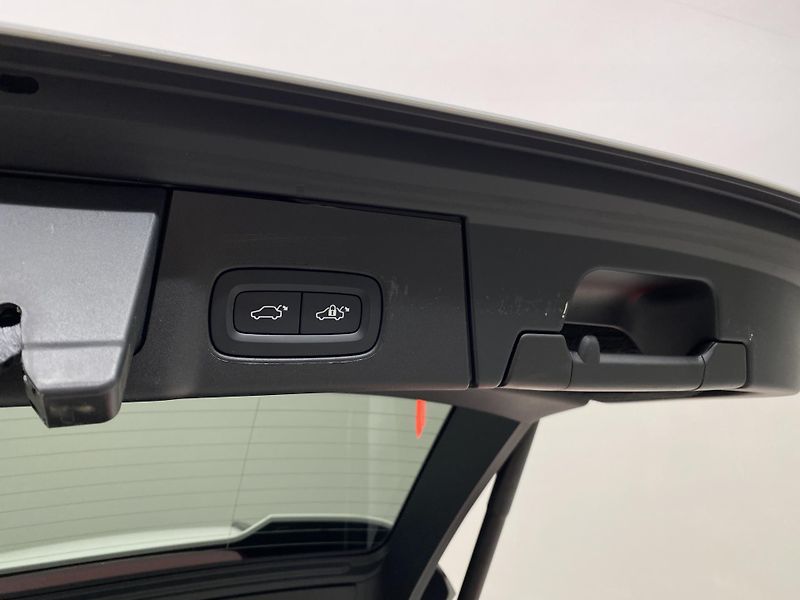 Volvo V90 T6 AWD RECHARGE DARK PLUS - fotka 32 z 60