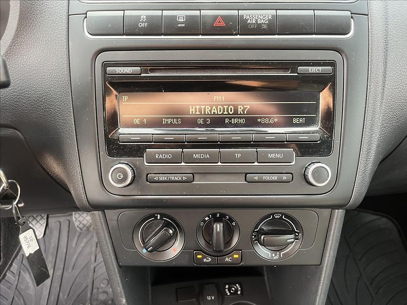 Volkswagen Polo 1.2 HTP KLIMA STK 8/2028 - fotka 17 z 30