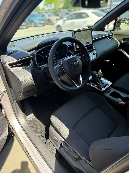 Toyota Corolla Cross Style - fotka 7 z 8