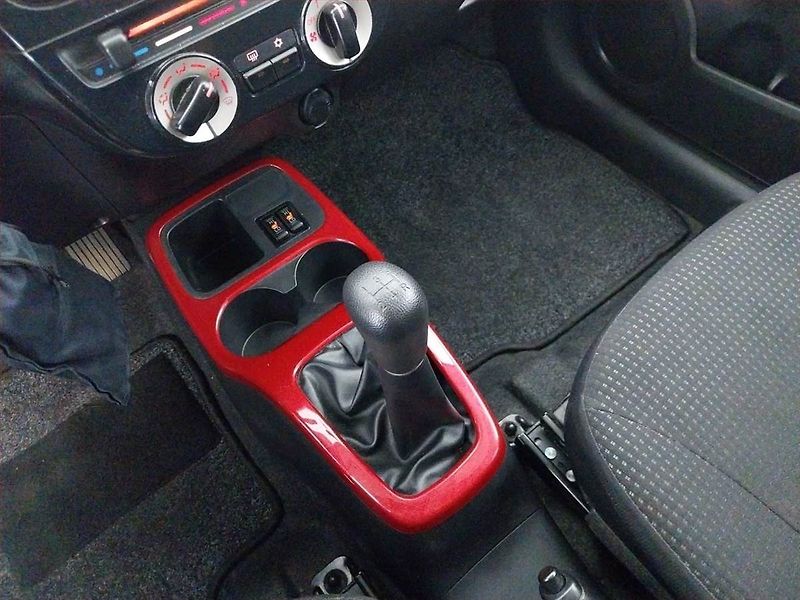 Mitsubishi Space Star (2015) 1.2 MIVEC, Vyhř. sedaček - fotka 13 z 16