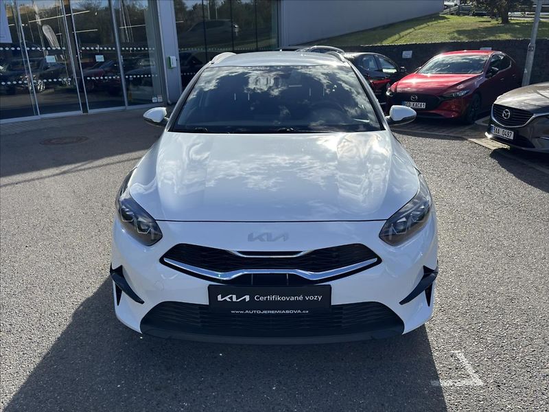 Kia Ceed 1,5 TGDi 118kW TOP ZÁRUKA NAVI - fotka 8 z 40