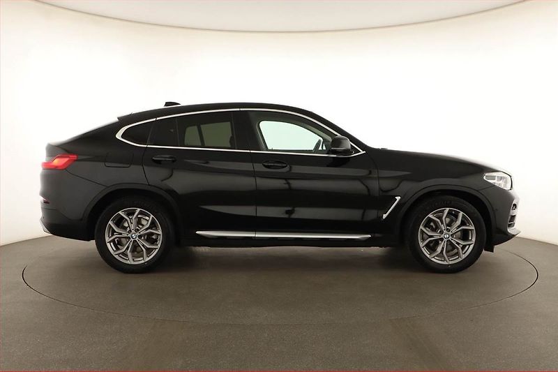 BMW X4 (2021) xLine xDrive20d - fotka 6 z 18