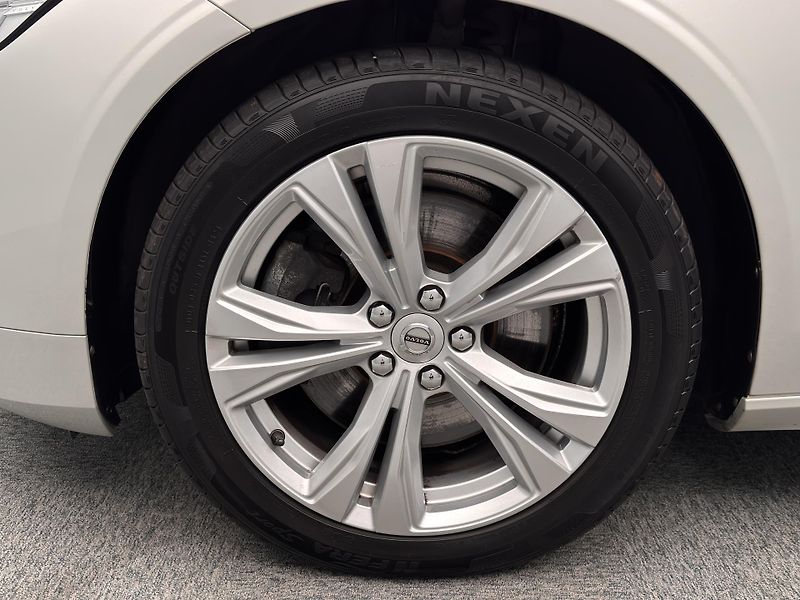 Volvo V90 B4 MOMENTUM AUT - fotka 45 z 45
