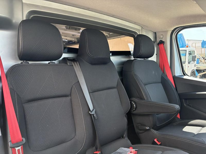 Renault Trafic (2026) ULTCR VAN L2H1 170k RED 3 míst - fotka 17 z 18