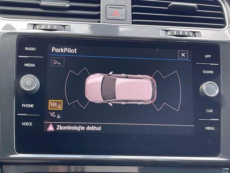 Volkswagen Golf (2018) 1.4 TSI 92 kW Maraton Edition - fotka 14 z 35