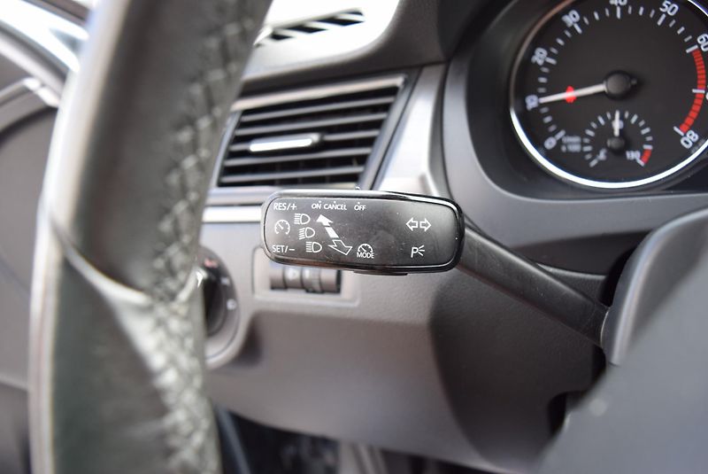 Škoda Rapid (2016) 1.2TSI 66kw AMBITION JOY XENON - fotka 28 z 49