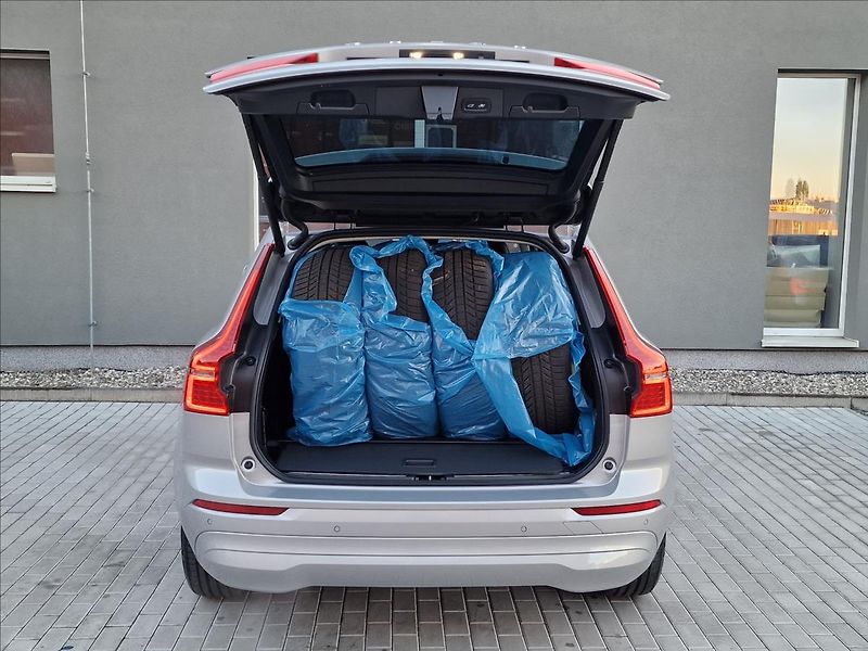 Volvo XC60 B5 AWD Momentum Pro,ČR,1.Maj. - fotka 38 z 50