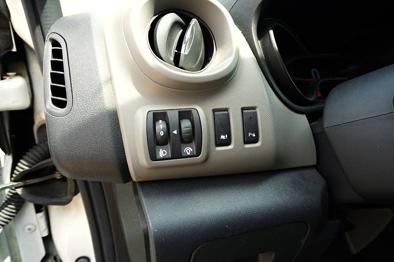 Renault Trafic (2018) PASSANGER 1,6 DCI 92 kW - fotka 23 z 31