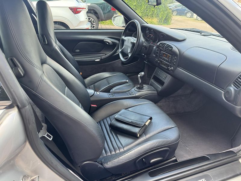Porsche 911 (1999) Carrera - fotka 15 z 17