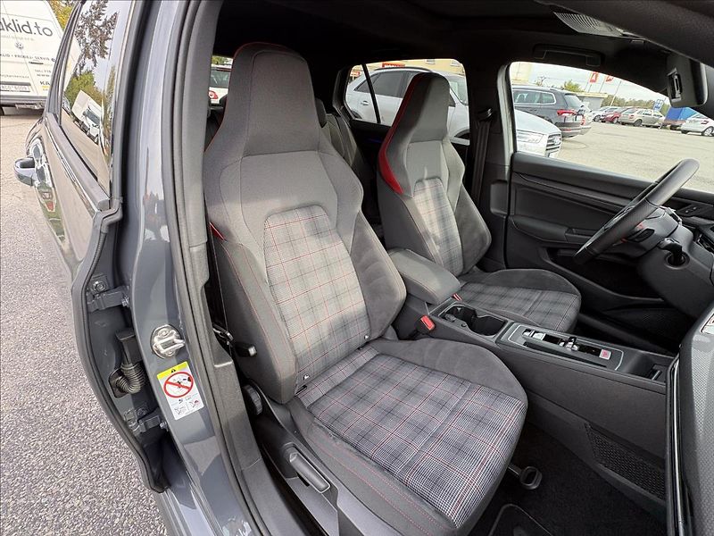 Volkswagen Golf 2,0 GTI 180kW Matrix,Panor,ACC - fotka 44 z 56