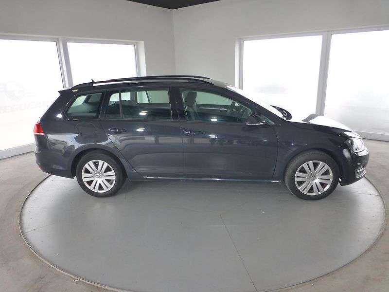 Volkswagen Golf (2014) 1,6TDI*NAVI*TAŽNÉ**ALU**PARK.S - fotka 5 z 26