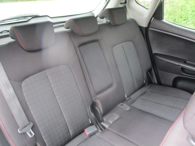 Kia Venga 1.6i 91kW AUTOMAT*NAVI*VÝHŘEV - fotka 34 z 50