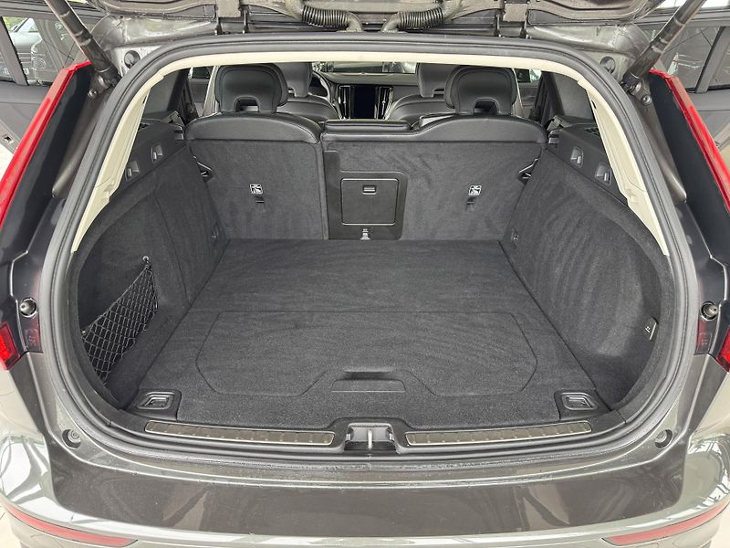 Volvo V60 T6 AWD*257kW*REZERVACE! - fotka 30 z 33