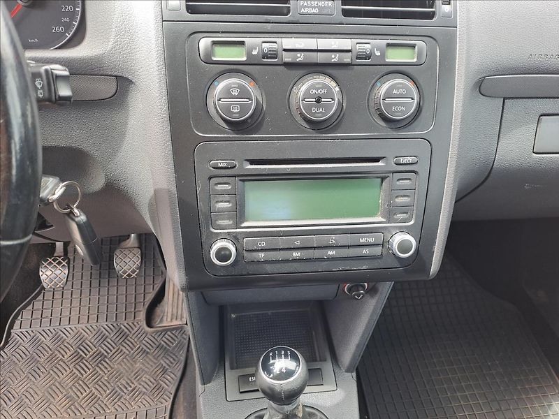 Volkswagen Touran 1,6 i 75 kW DIGIKLIMA - fotka 12 z 13
