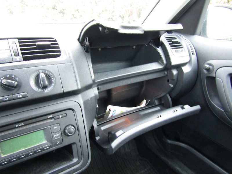 Škoda Roomster (2011) 1.6 TDI 66kW - fotka 33 z 36