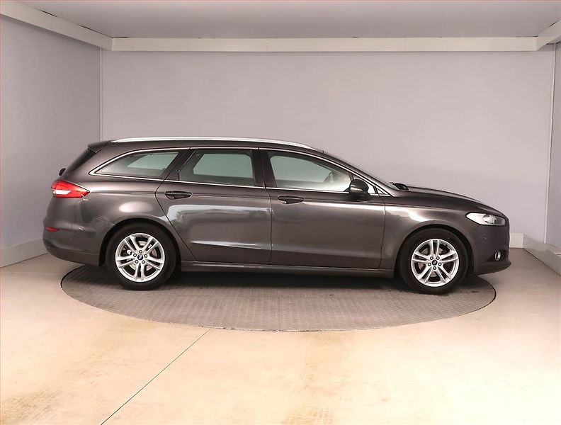 Ford Mondeo (2019) 2.0 TDCI, Navi, Tempomat - fotka 6 z 16