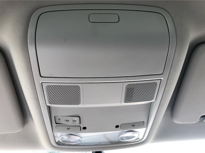 Volkswagen Sharan 2,0 TDI DSG 4motion Highline - fotka 23 z 29