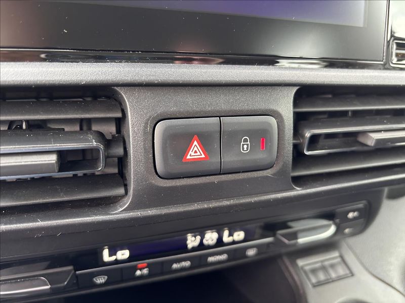 Peugeot Rifter 1,5 Bluehdi 75kW Allure - fotka 37 z 39